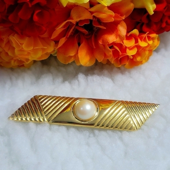 RICHELIEU VINTAGE SIGNATURE  BROOCH PIN - Picture 1 of 5